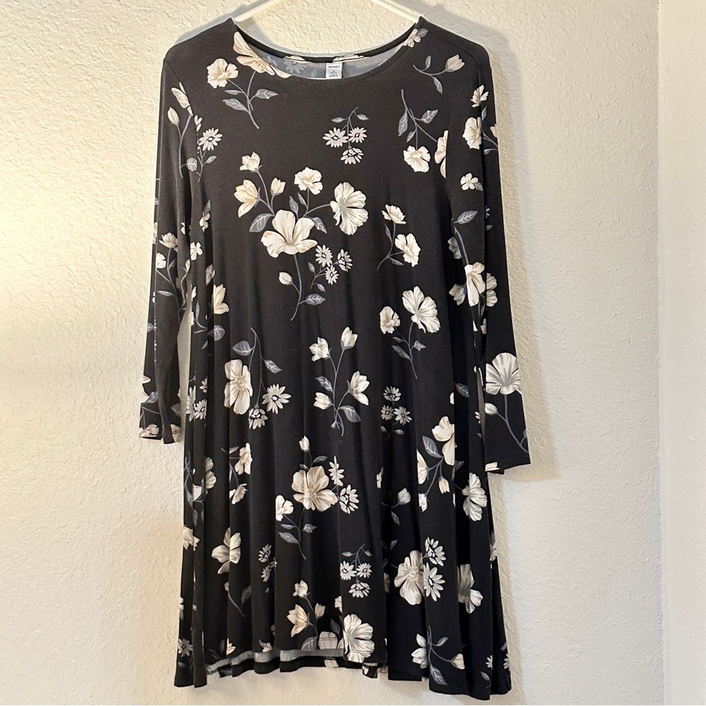 Old Navy dress black floral medium petite